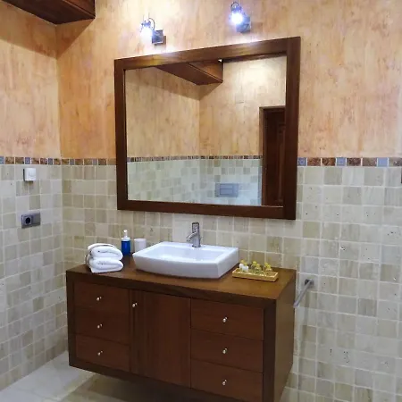 Villa With Private Pool And Tennis Court 150 Metres From The Sea-villa El Olivo *