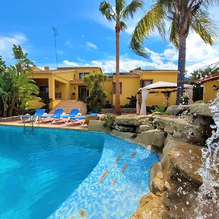 With Private Pool And Tennis Court 150 Metres From The Sea-villa El Olivo *