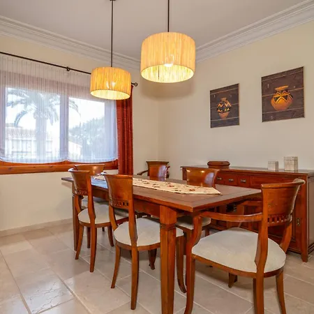 Villa With Private Pool And Tennis Court 150 Metres From The Sea-villa El Olivo