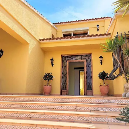 Villa With Private Pool And Tennis Court 150 Metres From The Sea-villa El Olivo