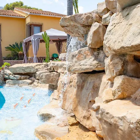 Villa With Private Pool And Tennis Court 150 Metres From The Sea-villa El Olivo